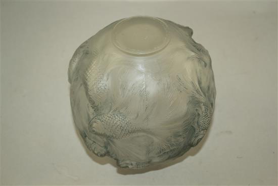 A René Lalique Formose pattern clear and frosted glass vase, 1930s, 17cm